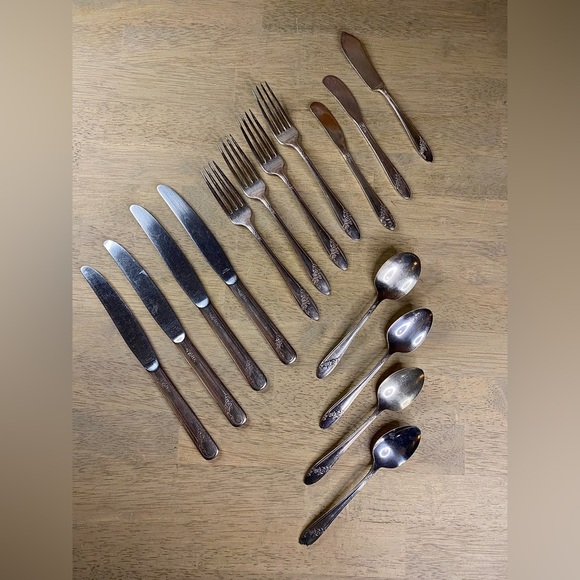 Oneida Tudor Plate Queen Bess II Silverplate Flatware Set - 15 Pcs Vintage 1946 - Picture 1 of 13